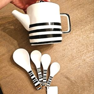 Ceramic striped Teapot with measuring spoon gift set